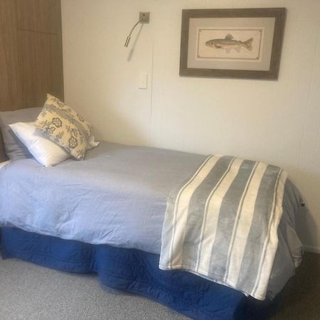 טוראנגי Anglers Adventure Paradise Cabin Bnb Wifi Parking מראה חיצוני תמונה